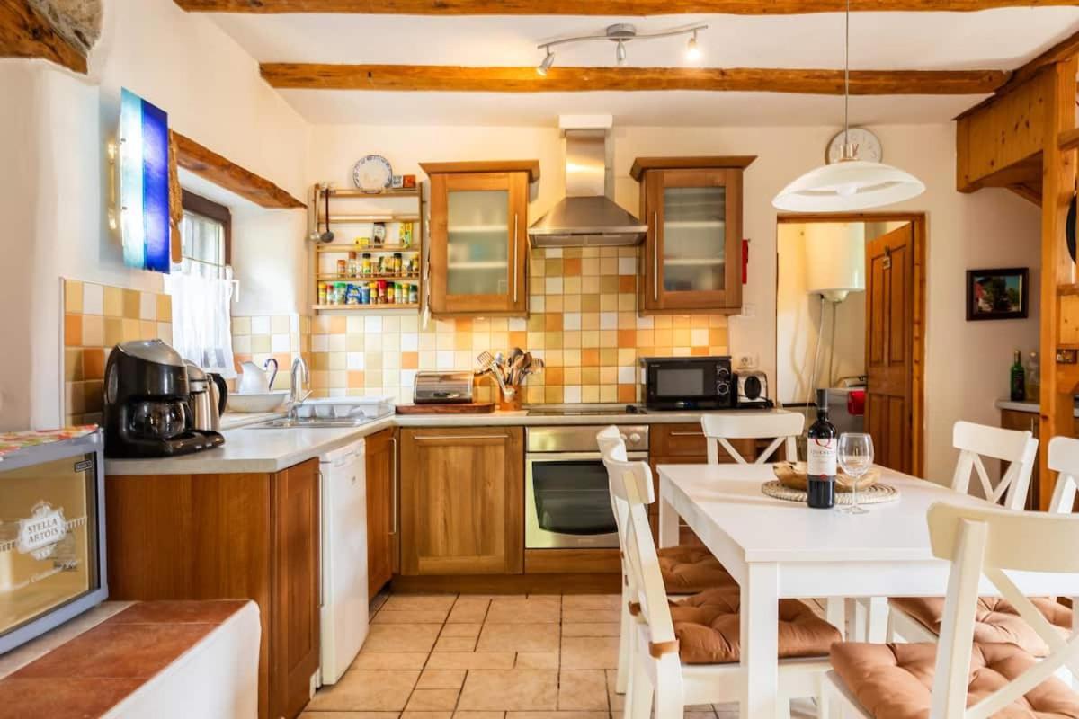 Holiday Home Katric Kamno Exterior foto