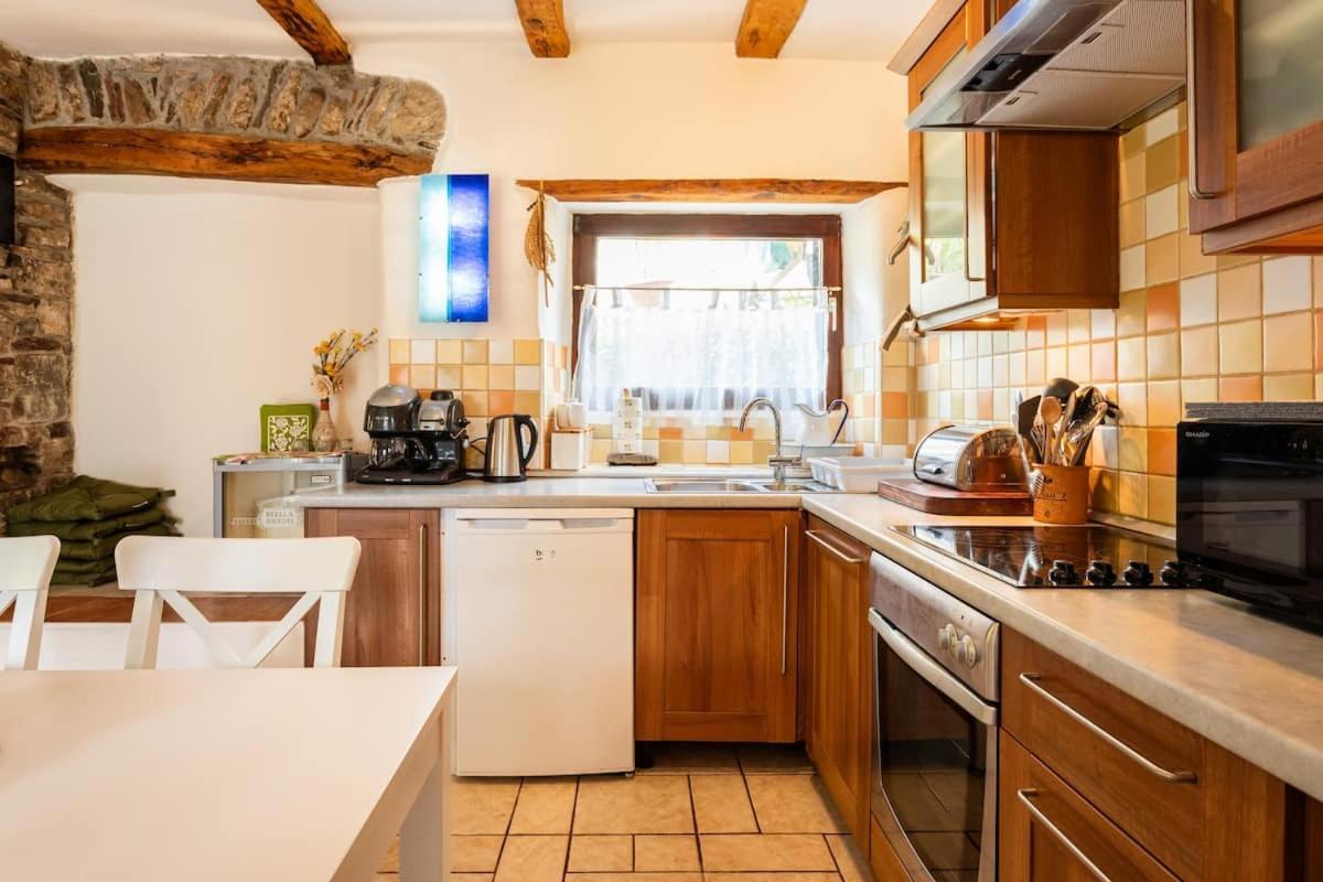 Holiday Home Katric Kamno Exterior foto